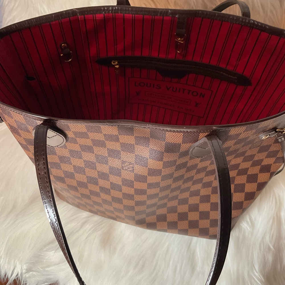 LOUIS VUITTON MM TOTE - Picture 8 of 16